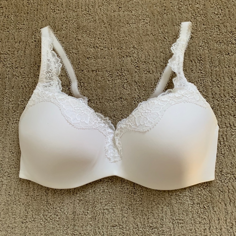 NOT Le Mystere white bra. Size 34C